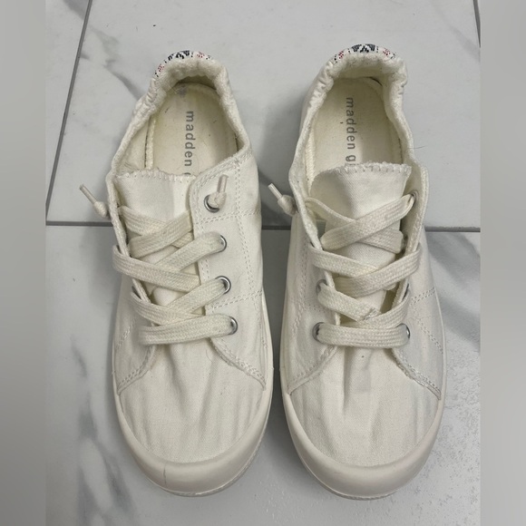 Madden Girl White Lace-Up Sneakers with Patterned Heel Size 9 - Picture 7 of 13
